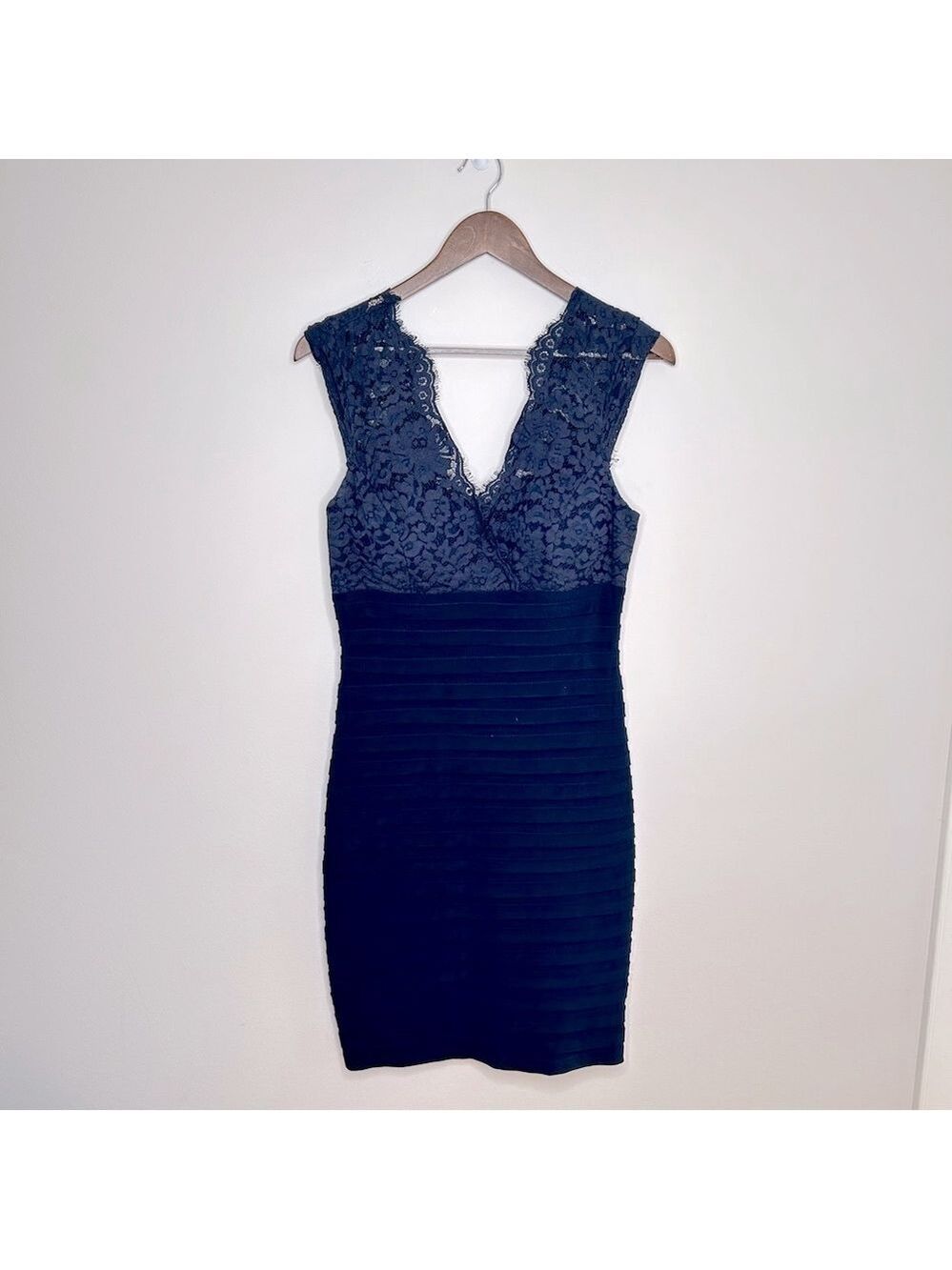 BA Nites Gorgeous V Neck Lace Top Body Con Dress Bandage Skirt Navy Size 10